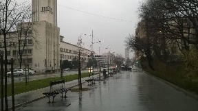 Hladnije, mestimično s kišom